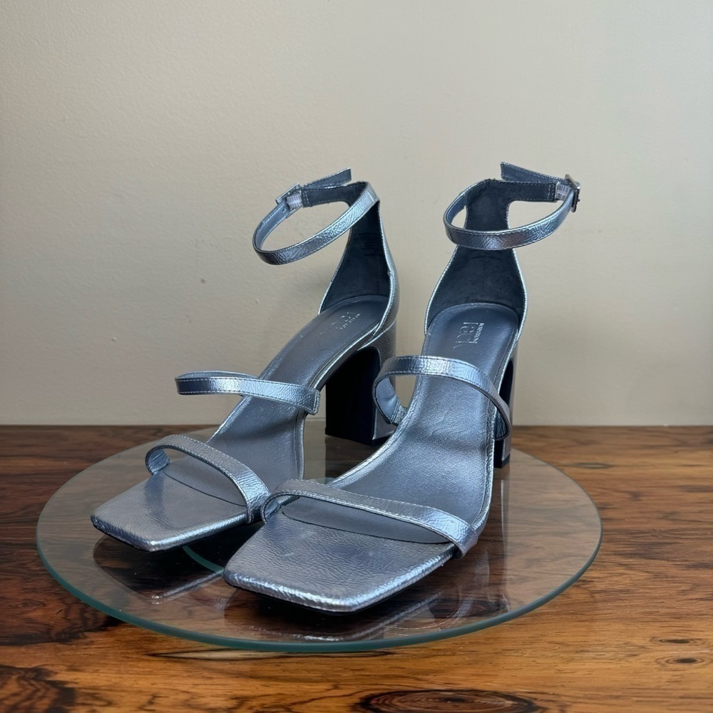 NEW Nordstrom Rack Adelaide Block Heel Sandal silver metallic - Picture 3 of 16